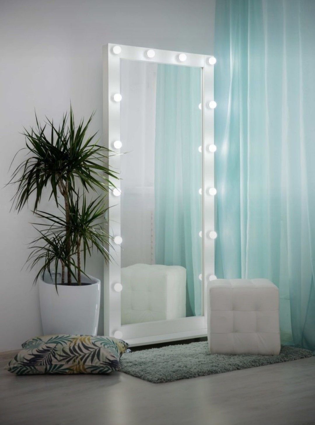 Oglinda cu Becuri LED ClarityLuxe